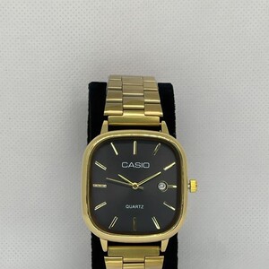 ساعة كاسيو - ميناء اسود و اطار ذهبي