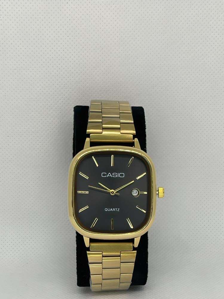 ساعة كاسيو - ميناء اسود و اطار ذهبي