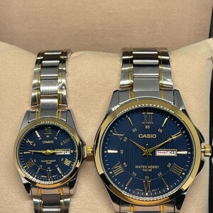 طقم كاسيو ميناء كحلي و اطار رمادي و ذهبي