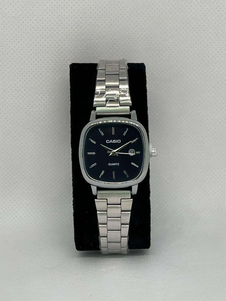 ساعة كاسيو نسائية اطار رمادي ميناء أزرق