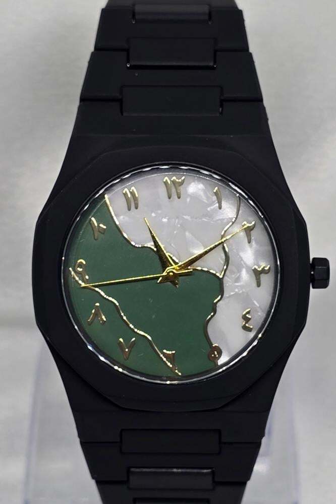 ساعة كاجوال رجالي كاربون اللون أسود تيتانيوم ميناء لونين أبيض و أخضر أرقام عربي ذهبي