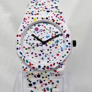 ساعة كاجوال رجالي كاربون اللون أبيض لؤلؤي منقط بعدة ألوان مختلفة عقارب لون أسود