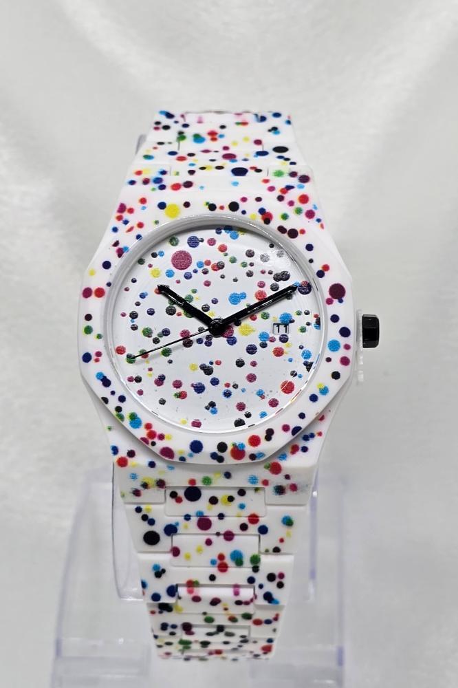 ساعة كاجوال رجالي كاربون اللون أبيض لؤلؤي منقط بعدة ألوان مختلفة عقارب لون أسود