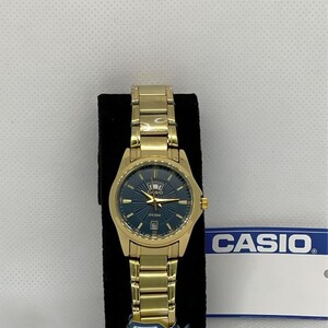 ساعة كاسيو نسائية اطار ذهبي ميناء كحلي