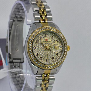 ساعة نسائية ميناء دائري ذهبي مفصص بالكامل و سوار رمادي مخطط ذهبي